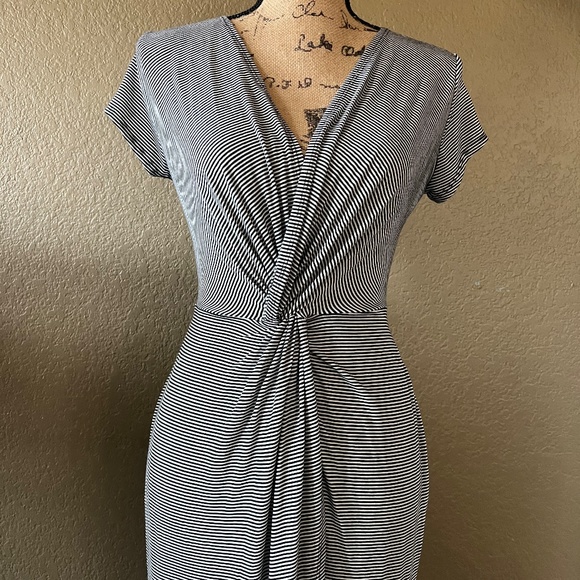 Rolla Coster Causal Wrap Style Twist Front V-Neck Layered Midi Dress - Picture 4 of 7